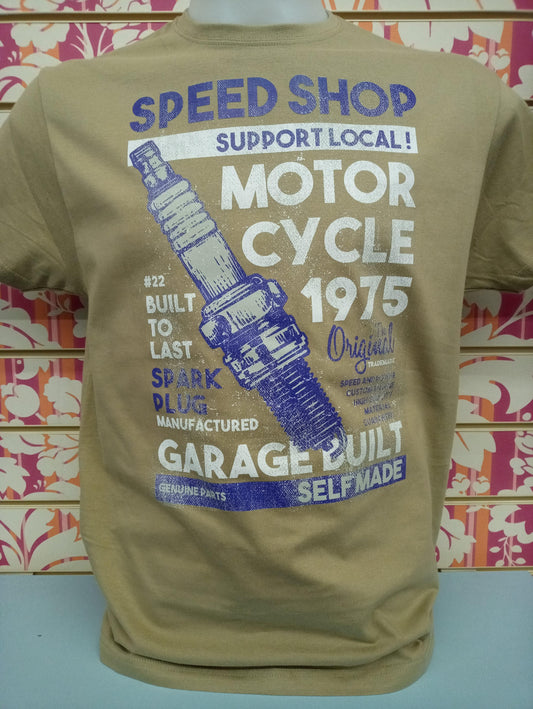 T-shirt streetwear beige con stampa grafica blu e bianca effetto vintage, stile urban.